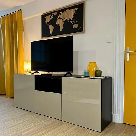 La Melee Jaune By Primo C0nciergerie Clermont-Ferrand